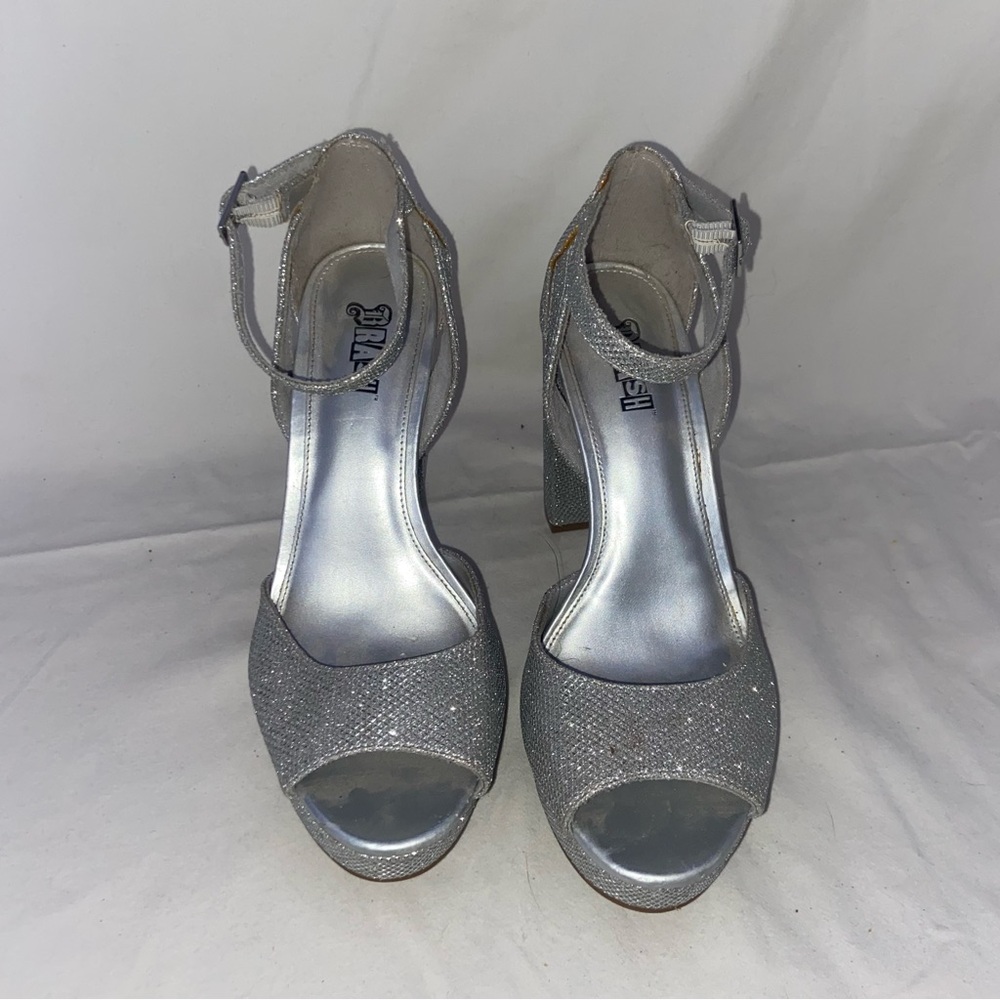 ☾.݁ᛪ༙ Brash Size 8 Silver Glitter Heels